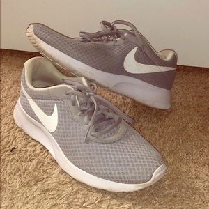 Nike grey tennis shoes
